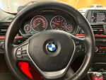 Punainen Sedan, BMW 318 – UOG-467, kuva 4