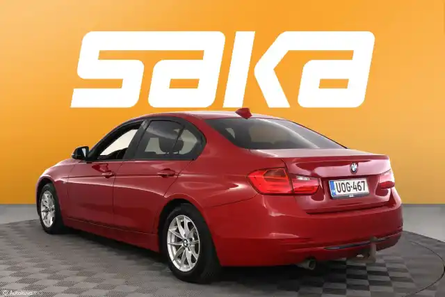 Punainen Sedan, BMW 318 – UOG-467