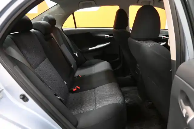 Sininen Sedan, Toyota Corolla – UOG-622