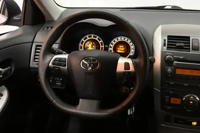 Sininen Sedan, Toyota Corolla – UOG-622