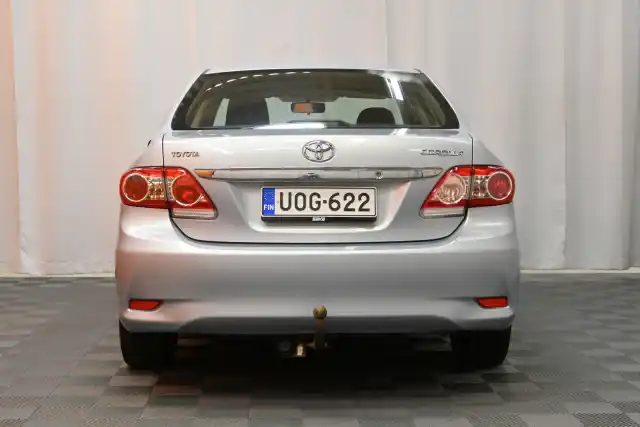 Sininen Sedan, Toyota Corolla – UOG-622