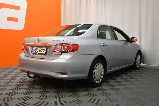 Sininen Sedan, Toyota Corolla – UOG-622