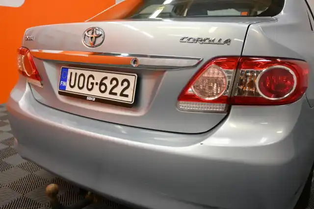 Sininen Sedan, Toyota Corolla – UOG-622