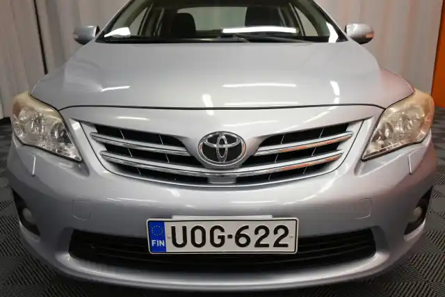 Sininen Sedan, Toyota Corolla – UOG-622