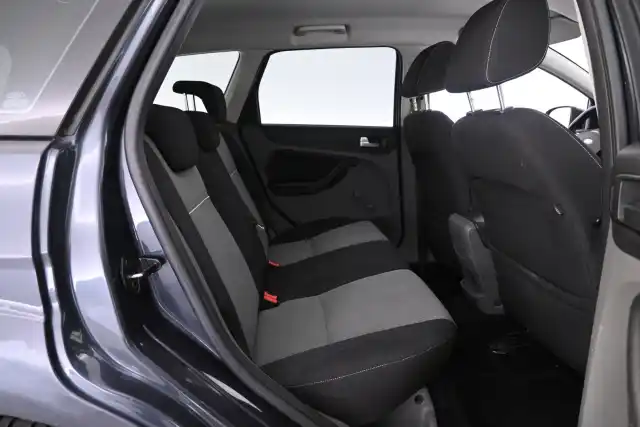Harmaa Farmari, Ford Focus – UPF-684