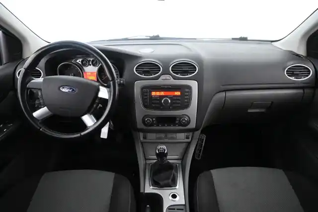 Harmaa Farmari, Ford Focus – UPF-684
