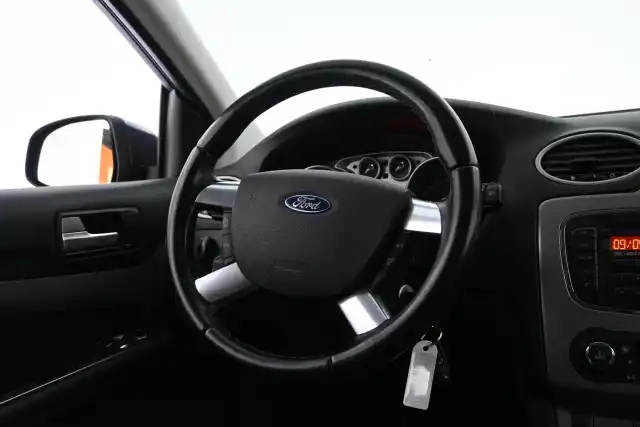 Harmaa Farmari, Ford Focus – UPF-684