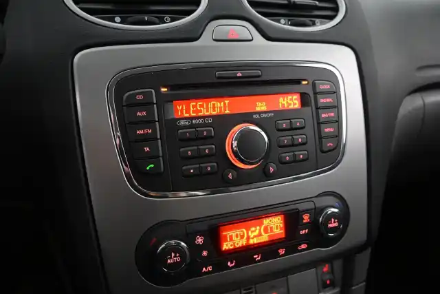 Harmaa Farmari, Ford Focus – UPF-684