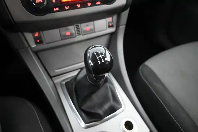 Harmaa Farmari, Ford Focus – UPF-684