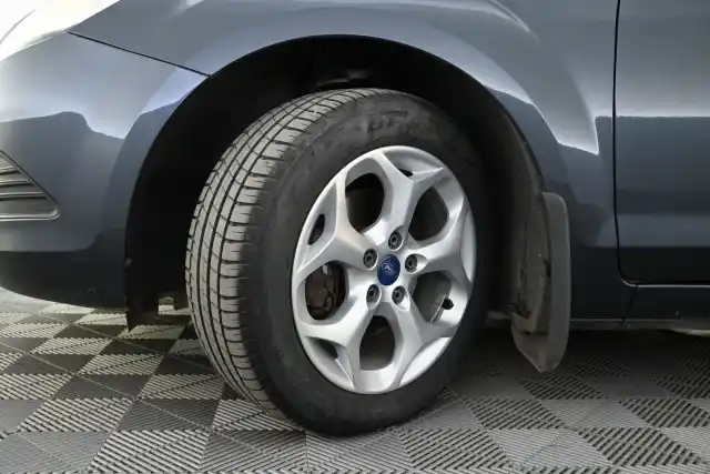 Harmaa Farmari, Ford Focus – UPF-684