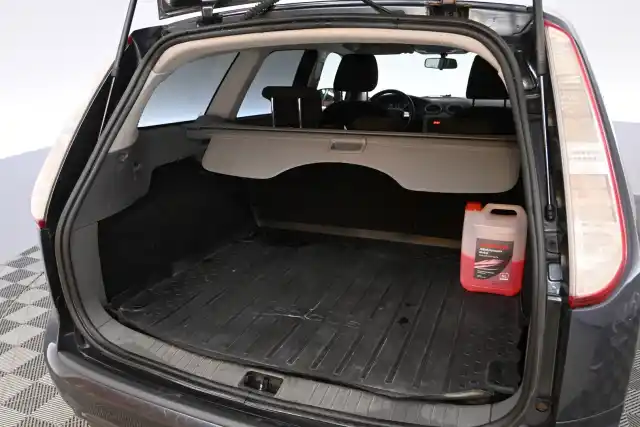 Harmaa Farmari, Ford Focus – UPF-684