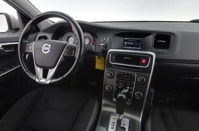 Ruskea (beige) Farmari, Volvo V60 – UPG-200