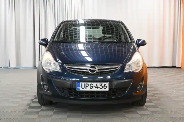 Sininen Viistoperä, Opel Corsa – UPG-436