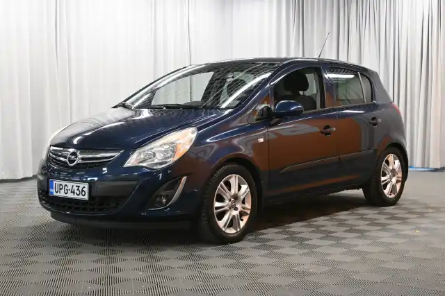 Sininen Viistoperä, Opel Corsa – UPG-436