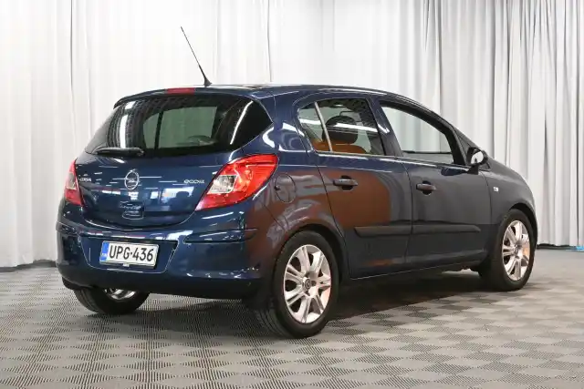 Sininen Viistoperä, Opel Corsa – UPG-436