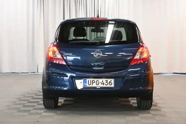 Sininen Viistoperä, Opel Corsa – UPG-436