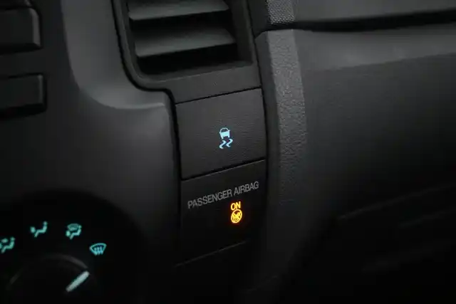 Valkoinen Avolava, Ford Ranger – UPG-525