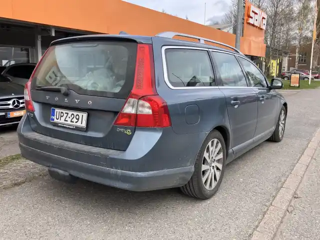 Sininen Farmari, Volvo V70 – UPZ-291