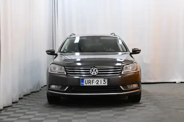 Ruskea Farmari, Volkswagen Passat – URF-213