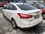 Valkoinen Sedan, Ford Focus – URG-484, kuva 2