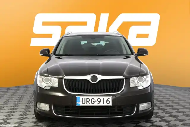 Ruskea Farmari, Skoda Superb – URG-916