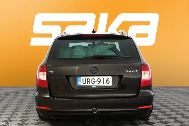 Ruskea Farmari, Skoda Superb – URG-916