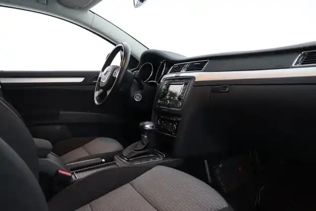 Ruskea Farmari, Skoda Superb – URG-916