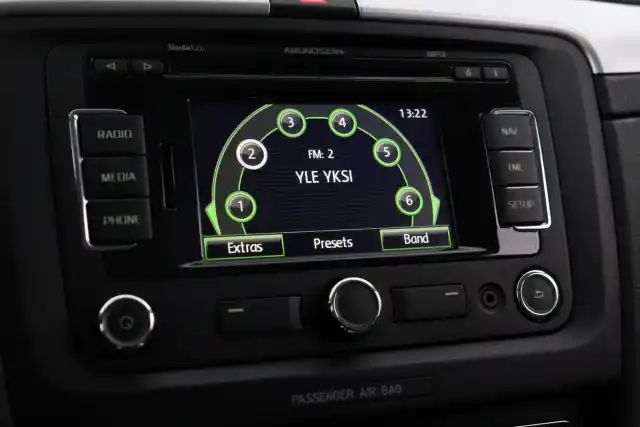 Ruskea Farmari, Skoda Superb – URG-916