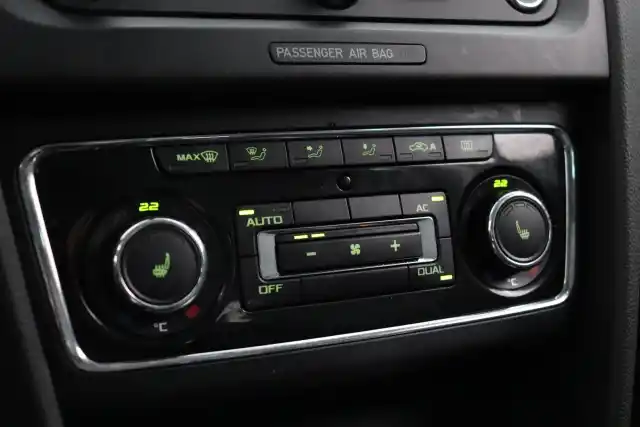 Ruskea Farmari, Skoda Superb – URG-916
