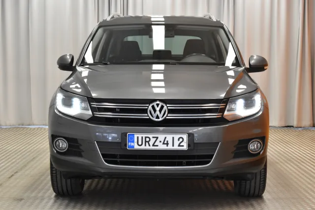 Harmaa Maastoauto, Volkswagen Tiguan – URZ-412