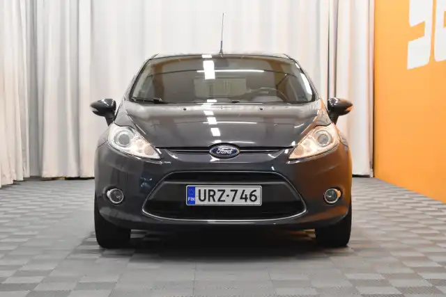 Harmaa Viistoperä, Ford Fiesta – URZ-746