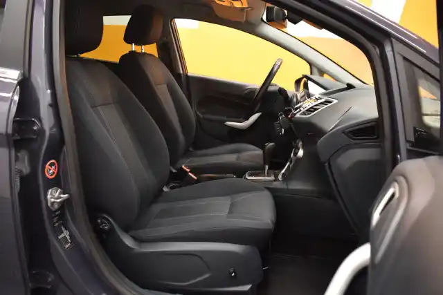 Harmaa Viistoperä, Ford Fiesta – URZ-746