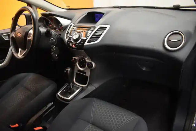 Harmaa Viistoperä, Ford Fiesta – URZ-746