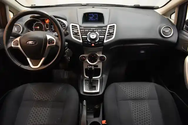 Harmaa Viistoperä, Ford Fiesta – URZ-746