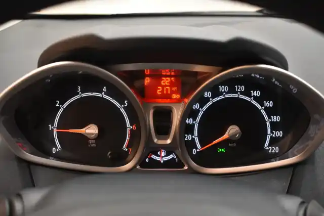 Harmaa Viistoperä, Ford Fiesta – URZ-746