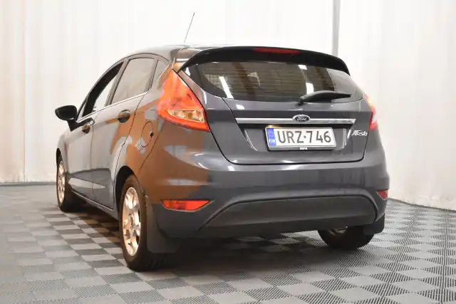 Harmaa Viistoperä, Ford Fiesta – URZ-746