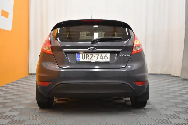 Harmaa Viistoperä, Ford Fiesta – URZ-746