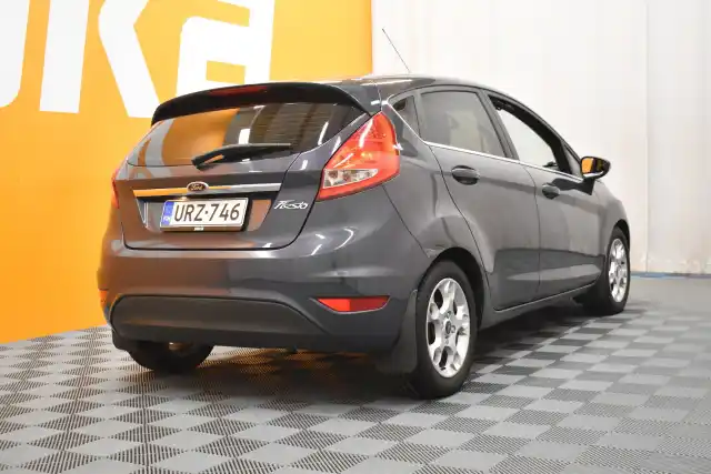 Harmaa Viistoperä, Ford Fiesta – URZ-746