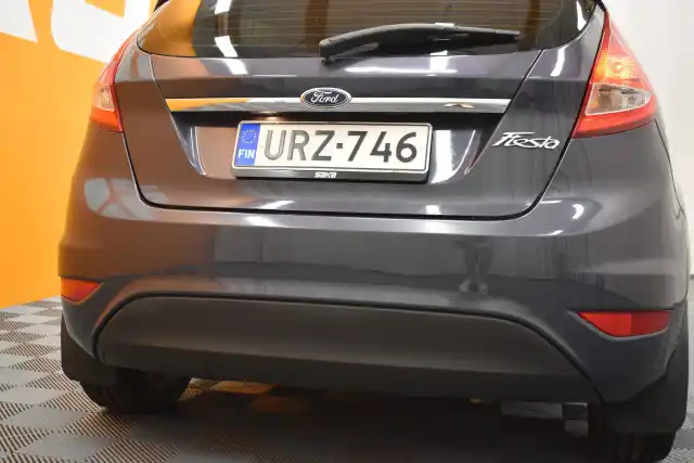 Harmaa Viistoperä, Ford Fiesta – URZ-746