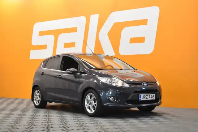 Harmaa Viistoperä, Ford Fiesta – URZ-746