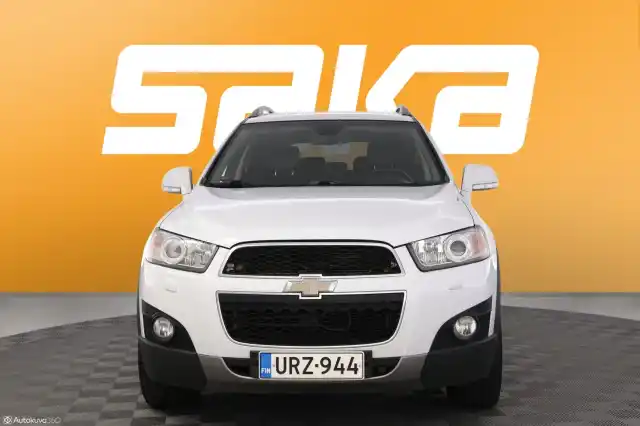 Valkoinen Maastoauto, Chevrolet Captiva – URZ-944