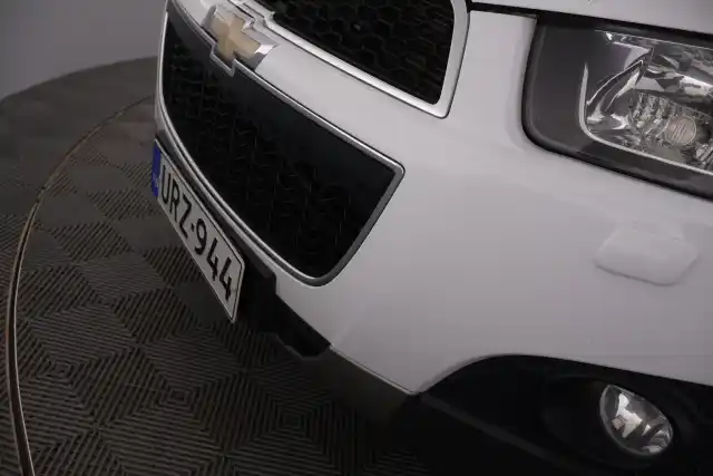 Valkoinen Maastoauto, Chevrolet Captiva – URZ-944