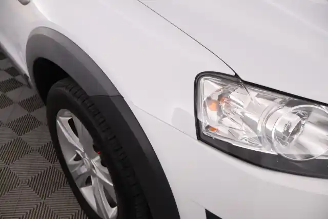 Valkoinen Maastoauto, Chevrolet Captiva – URZ-944