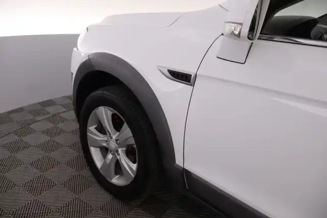 Valkoinen Maastoauto, Chevrolet Captiva – URZ-944