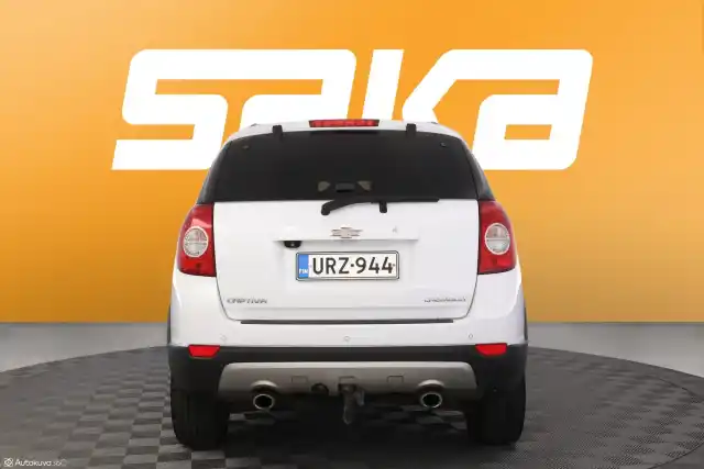 Valkoinen Maastoauto, Chevrolet Captiva – URZ-944