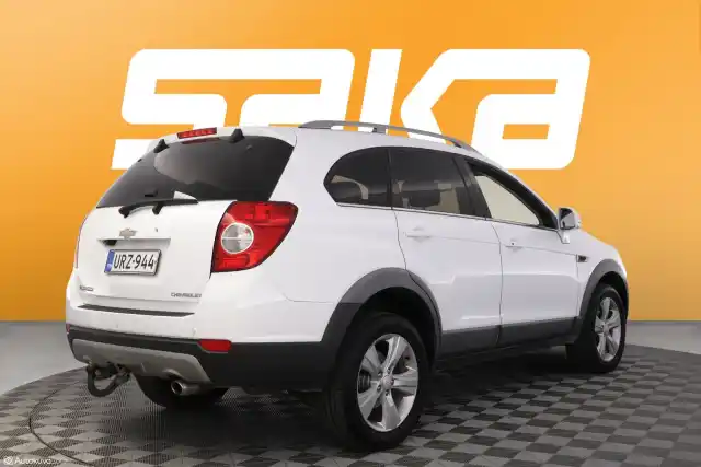 Valkoinen Maastoauto, Chevrolet Captiva – URZ-944
