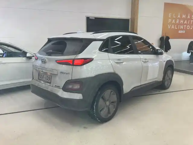 Valkoinen Maastoauto, Hyundai KONA – USF-109