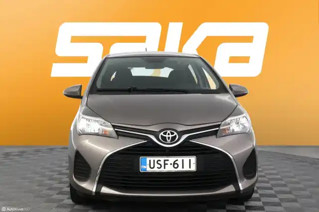 Ruskea (beige) Viistoperä, Toyota Yaris – USF-611