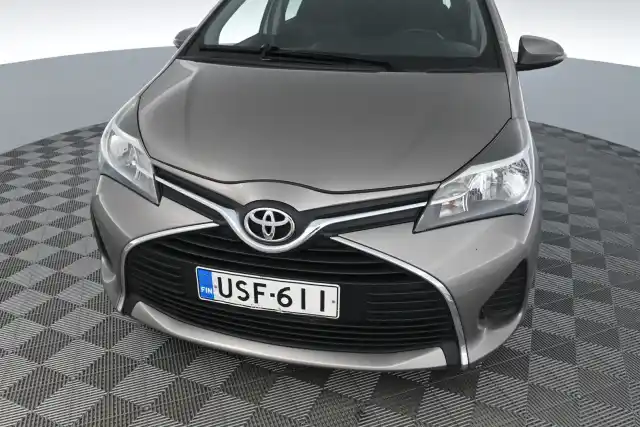 Ruskea (beige) Viistoperä, Toyota Yaris – USF-611