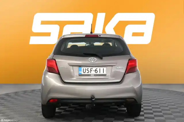 Ruskea (beige) Viistoperä, Toyota Yaris – USF-611